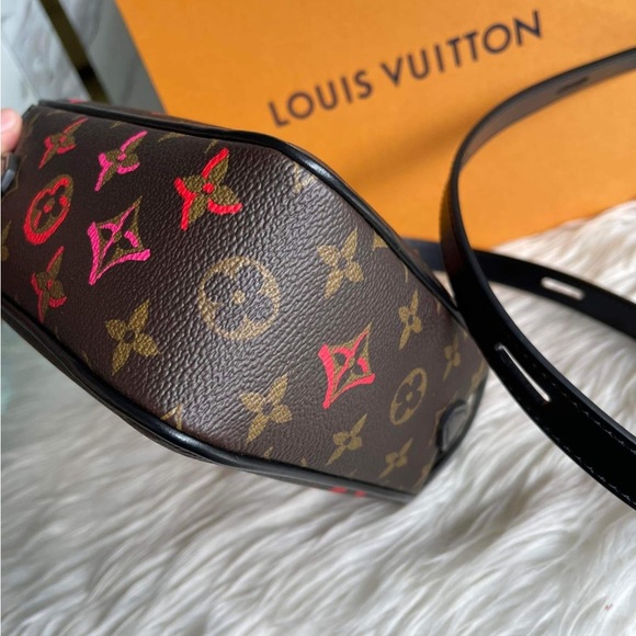 New!! Louis Vuitton Limited Edition Sac Coeur Heart Bag - Picture 2 of 16